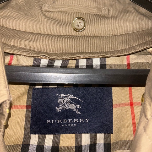 Men’s Burberry Belted Trench Coat - Picture 4 of 5
